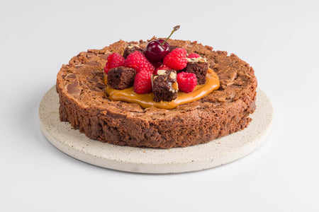 Torta Brownie con Arequipe y Frutos Rojos Navidad