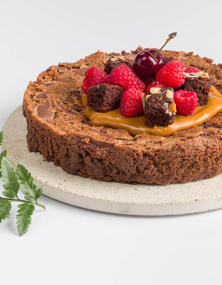 Torta Brownie con Arequipe y Frutos Rojos Navidad