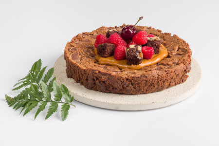 Torta Brownie con Arequipe y Frutos Rojos Navidad